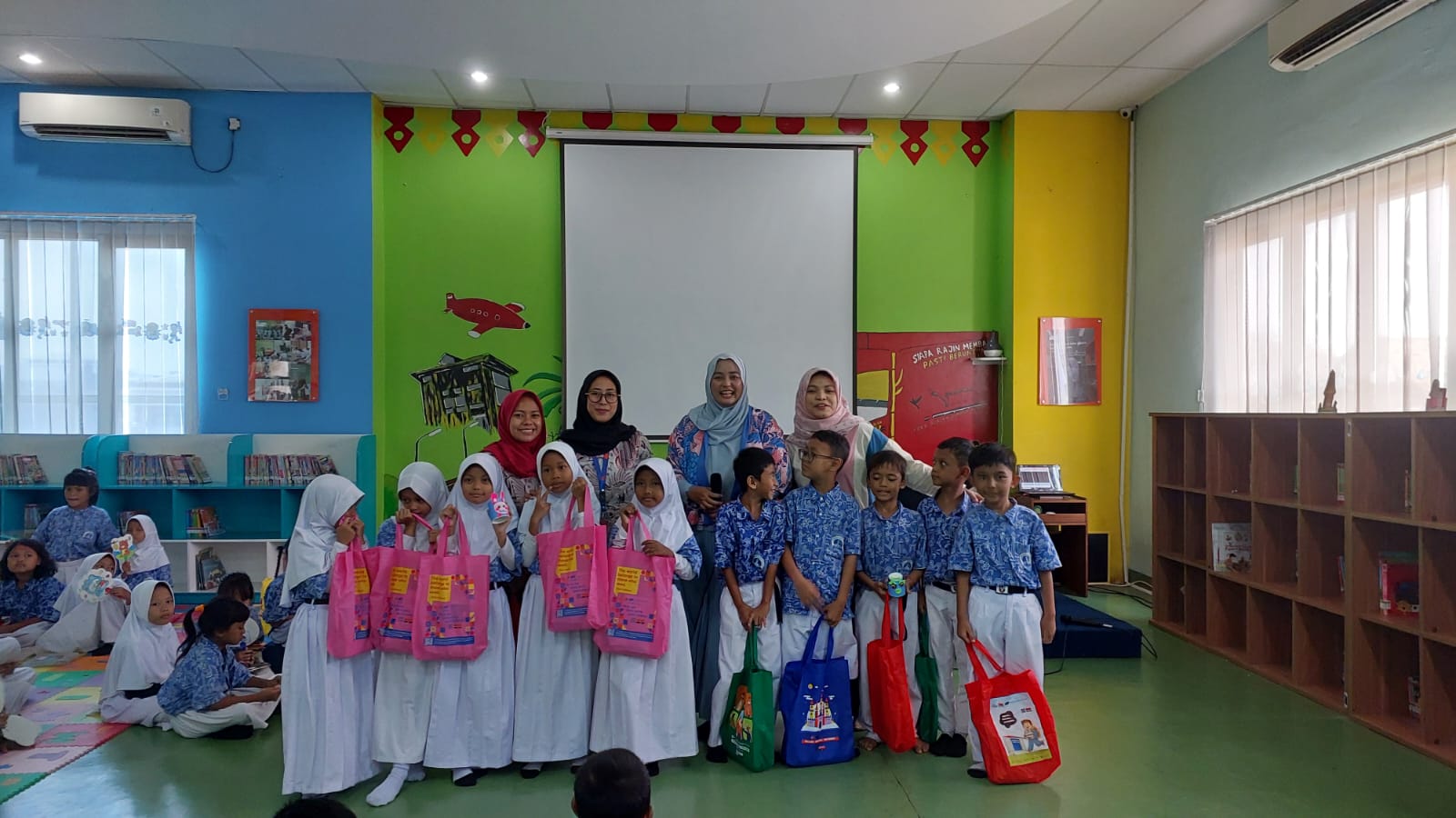 Wisata LiterAsyik Ke Perpustakaan Jakarta Timur : Transformasi Perpustakaan Berbasis Inklusi Sosial Bersama SDN Rawa Bunga 12